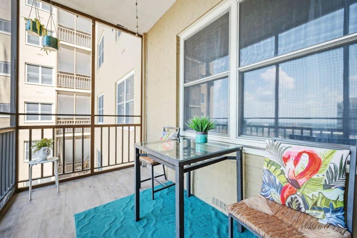 Апартаменты Downtown! Private Balcony! 24 Concierge! Pt11H Атланта Экстерьер фото